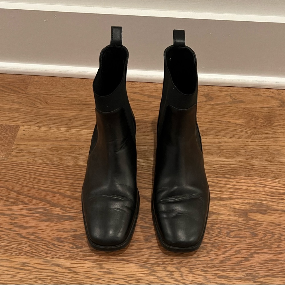 Everlane Italian Leather Square Toe Chelsea Boot - size 8